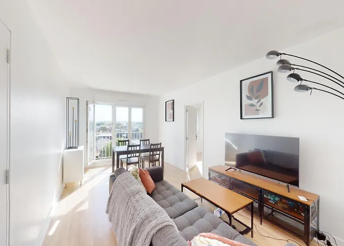 Top Floor Apartment With Monument Views